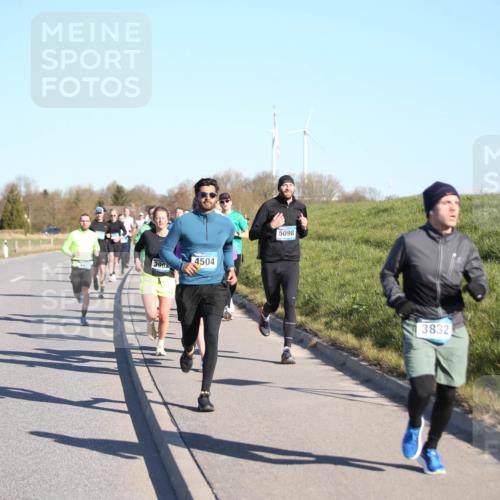 06.04.2025 - 44. Internationalen Wilhelmsburger Insellauf Jannik Wohlers http://msf.ph/oto/7611004 06.04.2025 09:26:43 Laufen 3962, 4504, 5098, 3832 meine-sportfotos.de