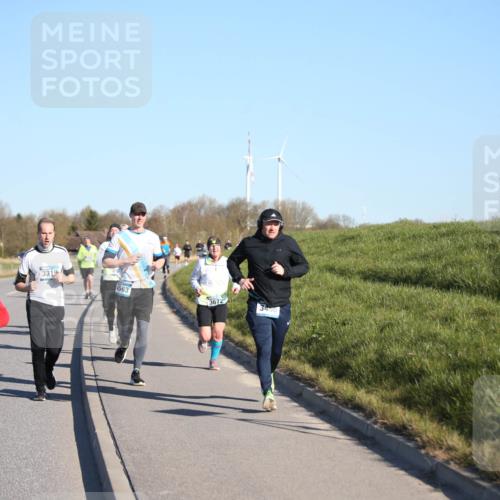 06.04.2025 - 44. Internationalen Wilhelmsburger Insellauf Jannik Wohlers http://msf.ph/oto/7611127 06.04.2025 09:26:53 Laufen 4556, 3319, 4563, 3672, 3406 meine-sportfotos.de