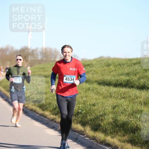 06.04.2025 - 44. Internationalen Wilhelmsburger Insellauf Jannik Wohlers http://msf.ph/oto/7611198 06.04.2025 09:27:01 Laufen 3976, 4534 meine-sportfotos.de