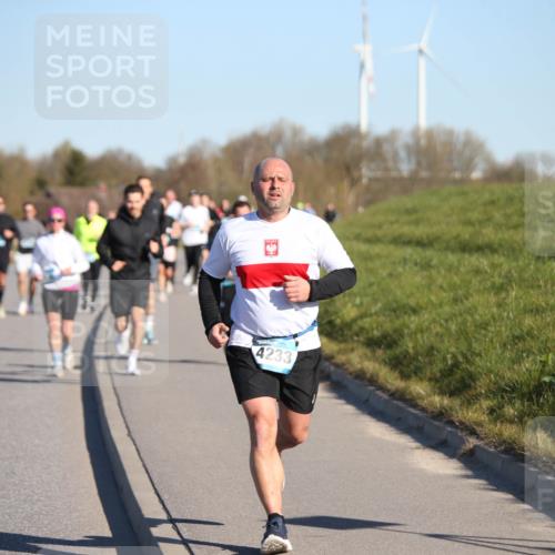 06.04.2025 - 44. Internationalen Wilhelmsburger Insellauf Jannik Wohlers http://msf.ph/oto/7611393 06.04.2025 09:27:16 Laufen 4233 meine-sportfotos.de