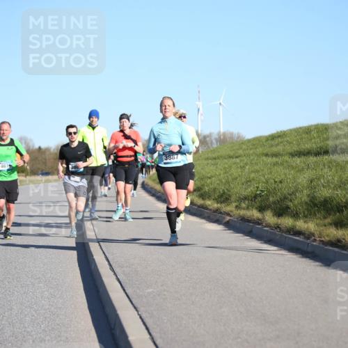 06.04.2025 - 44. Internationalen Wilhelmsburger Insellauf Jannik Wohlers http://msf.ph/oto/7611618 06.04.2025 09:27:35 Laufen 4058, 461, 386, 3887 meine-sportfotos.de