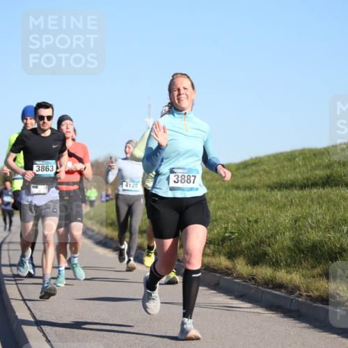 06.04.2025 - 44. Internationalen Wilhelmsburger Insellauf Jannik Wohlers http://msf.ph/oto/7611622 06.04.2025 09:27:36 Laufen 3863, 4616, 4120, 3887 meine-sportfotos.de