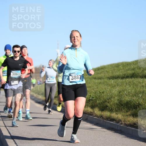 06.04.2025 - 44. Internationalen Wilhelmsburger Insellauf Jannik Wohlers http://msf.ph/oto/7611625 06.04.2025 09:27:36 Laufen 143, 4616, 3863, 4120, 3887 meine-sportfotos.de