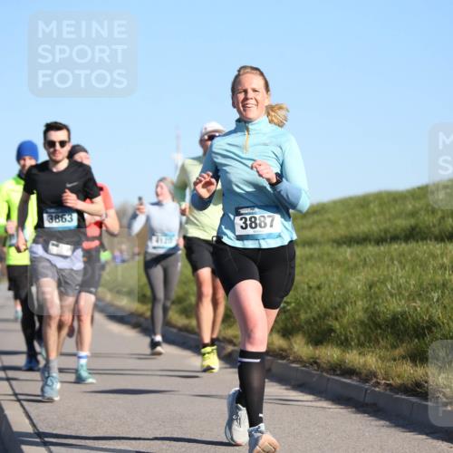 06.04.2025 - 44. Internationalen Wilhelmsburger Insellauf Jannik Wohlers http://msf.ph/oto/7611630 06.04.2025 09:27:36 Laufen 4616, 3863, 4120, 3887 meine-sportfotos.de