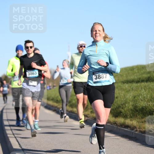 06.04.2025 - 44. Internationalen Wilhelmsburger Insellauf Jannik Wohlers http://msf.ph/oto/7611633 06.04.2025 09:27:37 Laufen 4616, 3863, 3887 meine-sportfotos.de