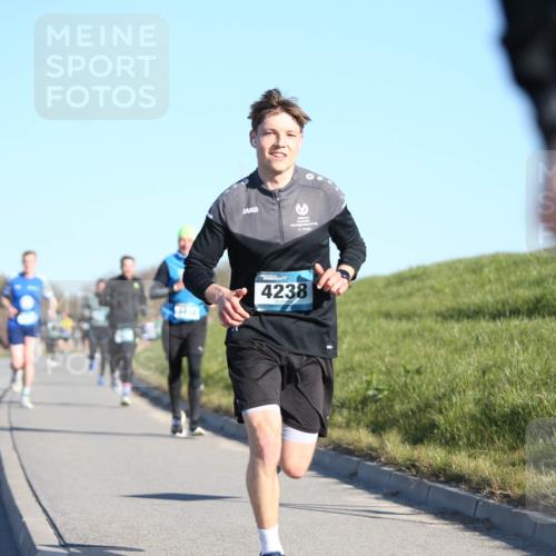 06.04.2025 - 44. Internationalen Wilhelmsburger Insellauf Jannik Wohlers http://msf.ph/oto/7611733 06.04.2025 09:27:44 Laufen 4238 meine-sportfotos.de