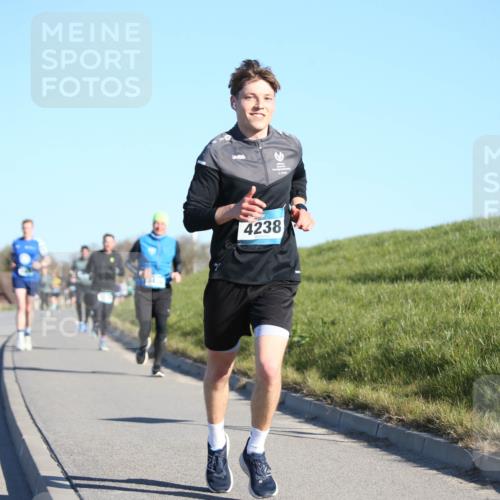 06.04.2025 - 44. Internationalen Wilhelmsburger Insellauf Jannik Wohlers http://msf.ph/oto/7611737 06.04.2025 09:27:44 Laufen 4238 meine-sportfotos.de