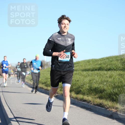 06.04.2025 - 44. Internationalen Wilhelmsburger Insellauf Jannik Wohlers http://msf.ph/oto/7611739 06.04.2025 09:27:44 Laufen 32, 38 meine-sportfotos.de