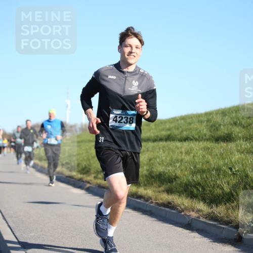 06.04.2025 - 44. Internationalen Wilhelmsburger Insellauf Jannik Wohlers http://msf.ph/oto/7611746 06.04.2025 09:27:45 Laufen 31, 4238 meine-sportfotos.de