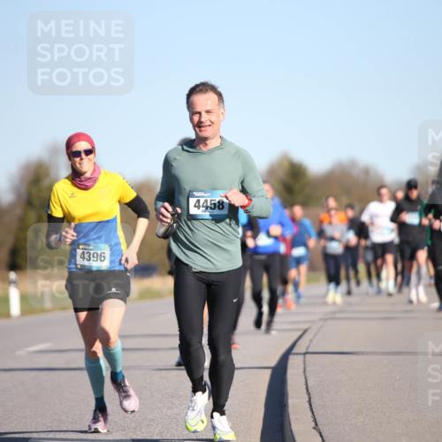 06.04.2025 - 44. Internationalen Wilhelmsburger Insellauf Jannik Wohlers http://msf.ph/oto/7611936 06.04.2025 09:28:00 Laufen 4396, 4458, 4067 meine-sportfotos.de