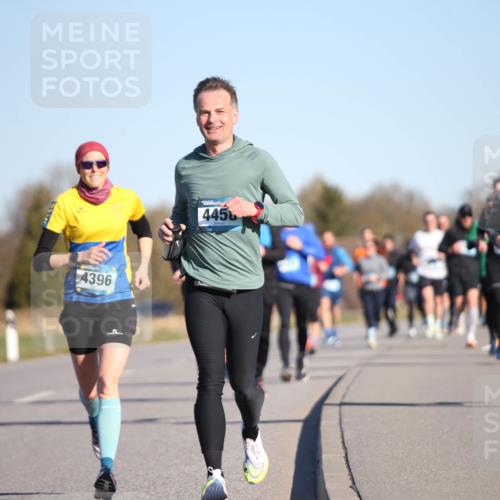 06.04.2025 - 44. Internationalen Wilhelmsburger Insellauf Jannik Wohlers http://msf.ph/oto/7611941 06.04.2025 09:28:00 Laufen 4396, 4456, 40 meine-sportfotos.de