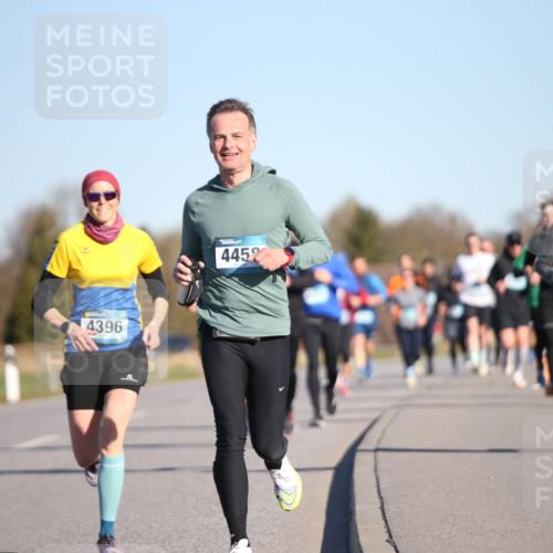 06.04.2025 - 44. Internationalen Wilhelmsburger Insellauf Jannik Wohlers http://msf.ph/oto/7611942 06.04.2025 09:28:00 Laufen 4396, 4452, 406 meine-sportfotos.de