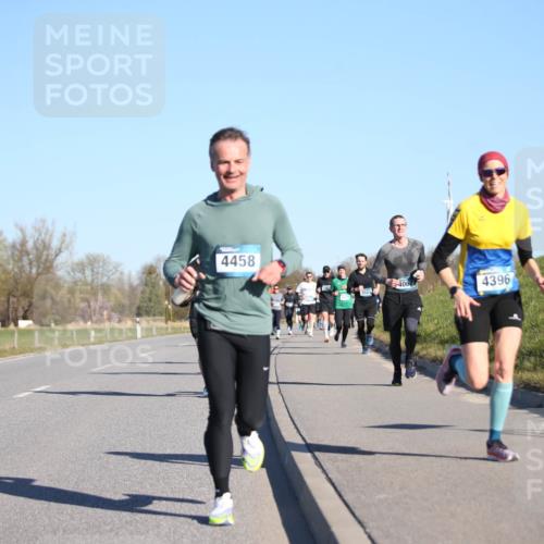06.04.2025 - 44. Internationalen Wilhelmsburger Insellauf Jannik Wohlers http://msf.ph/oto/7611968 06.04.2025 09:28:03 Laufen 4458, 4067, 4396 meine-sportfotos.de