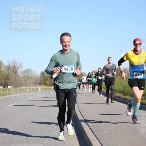 06.04.2025 - 44. Internationalen Wilhelmsburger Insellauf Jannik Wohlers http://msf.ph/oto/7611971 06.04.2025 09:28:03 Laufen 4458, 06, 4396 meine-sportfotos.de