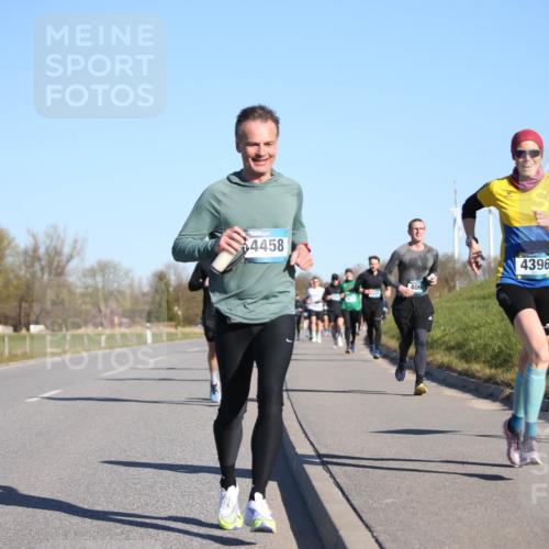 06.04.2025 - 44. Internationalen Wilhelmsburger Insellauf Jannik Wohlers http://msf.ph/oto/7611975 06.04.2025 09:28:03 Laufen 4458, 406, 4396 meine-sportfotos.de