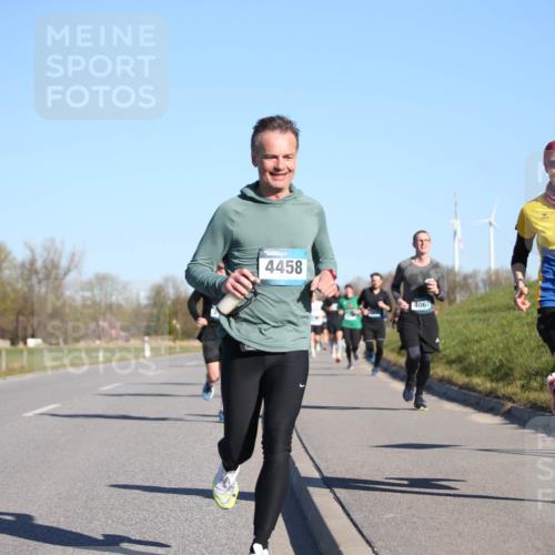 06.04.2025 - 44. Internationalen Wilhelmsburger Insellauf Jannik Wohlers http://msf.ph/oto/7611981 06.04.2025 09:28:03 Laufen 4458, 4067, 4396 meine-sportfotos.de