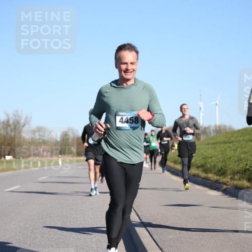 06.04.2025 - 44. Internationalen Wilhelmsburger Insellauf Jannik Wohlers http://msf.ph/oto/7611986 06.04.2025 09:28:03 Laufen 4458, 4067, 4396 meine-sportfotos.de