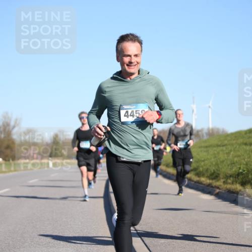 06.04.2025 - 44. Internationalen Wilhelmsburger Insellauf Jannik Wohlers http://msf.ph/oto/7611990 06.04.2025 09:28:04 Laufen 4452, 40, 4350 meine-sportfotos.de