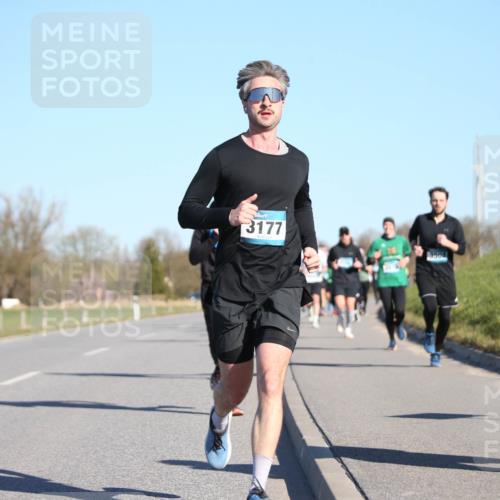 06.04.2025 - 44. Internationalen Wilhelmsburger Insellauf Jannik Wohlers http://msf.ph/oto/7612024 06.04.2025 09:28:06 Laufen 3177, 350 meine-sportfotos.de