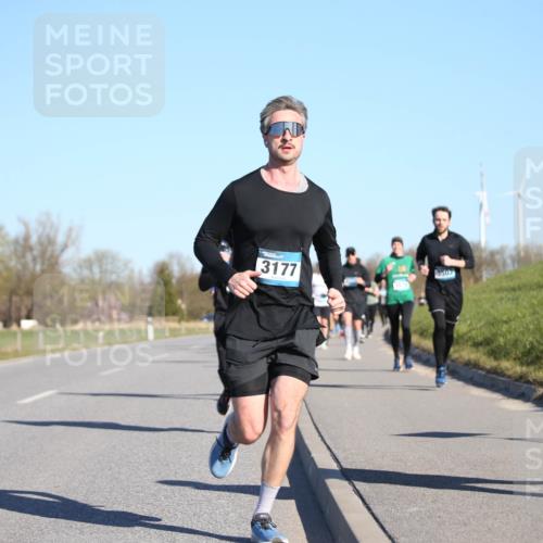 06.04.2025 - 44. Internationalen Wilhelmsburger Insellauf Jannik Wohlers http://msf.ph/oto/7612027 06.04.2025 09:28:06 Laufen 3177, 3503 meine-sportfotos.de