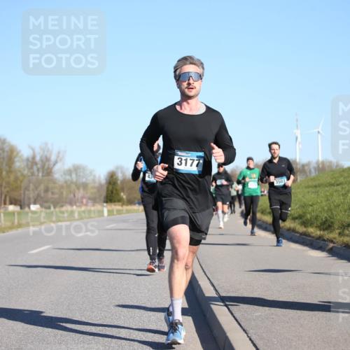 06.04.2025 - 44. Internationalen Wilhelmsburger Insellauf Jannik Wohlers http://msf.ph/oto/7612034 06.04.2025 09:28:06 Laufen 3177, 3503 meine-sportfotos.de