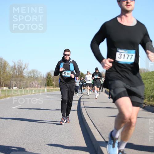 06.04.2025 - 44. Internationalen Wilhelmsburger Insellauf Jannik Wohlers http://msf.ph/oto/7612049 06.04.2025 09:28:07 Laufen 4346, 4389, 3177 meine-sportfotos.de