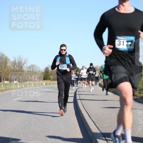 06.04.2025 - 44. Internationalen Wilhelmsburger Insellauf Jannik Wohlers http://msf.ph/oto/7612052 06.04.2025 09:28:07 Laufen 4346, 3178, 4389, 3177 meine-sportfotos.de