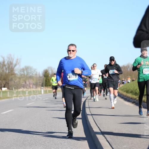 06.04.2025 - 44. Internationalen Wilhelmsburger Insellauf Jannik Wohlers http://msf.ph/oto/7612079 06.04.2025 09:28:09 Laufen 4578, 438, 3574, 434 meine-sportfotos.de