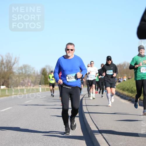 06.04.2025 - 44. Internationalen Wilhelmsburger Insellauf Jannik Wohlers http://msf.ph/oto/7612082 06.04.2025 09:28:09 Laufen 4578, 3178, 4389, 3574, 43 meine-sportfotos.de