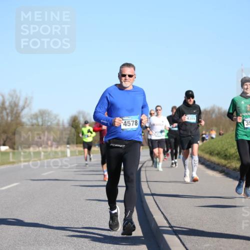06.04.2025 - 44. Internationalen Wilhelmsburger Insellauf Jannik Wohlers http://msf.ph/oto/7612086 06.04.2025 09:28:09 Laufen 4389, 4578, 3574 meine-sportfotos.de