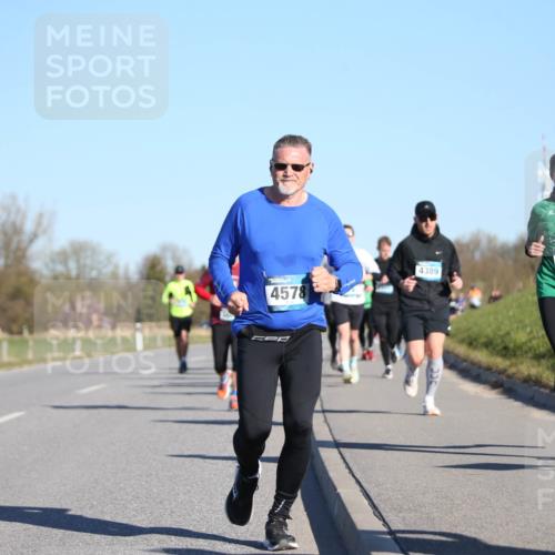 06.04.2025 - 44. Internationalen Wilhelmsburger Insellauf Jannik Wohlers http://msf.ph/oto/7612092 06.04.2025 09:28:10 Laufen 4578, 4389, 3574 meine-sportfotos.de
