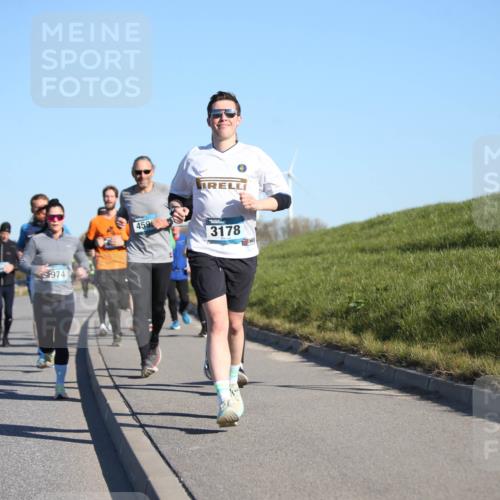06.04.2025 - 44. Internationalen Wilhelmsburger Insellauf Jannik Wohlers http://msf.ph/oto/7612157 06.04.2025 09:28:15 Laufen 974, 459, 3178 meine-sportfotos.de