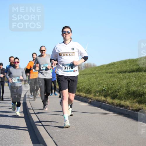06.04.2025 - 44. Internationalen Wilhelmsburger Insellauf Jannik Wohlers http://msf.ph/oto/7612161 06.04.2025 09:28:15 Laufen 397, 4592, 3178 meine-sportfotos.de