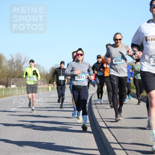 06.04.2025 - 44. Internationalen Wilhelmsburger Insellauf Jannik Wohlers http://msf.ph/oto/7612165 06.04.2025 09:28:15 Laufen 3617, 4128, 3206, 3974, 4592, 3178 meine-sportfotos.de