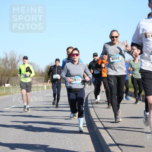 06.04.2025 - 44. Internationalen Wilhelmsburger Insellauf Jannik Wohlers http://msf.ph/oto/7612170 06.04.2025 09:28:15 Laufen 3206, 3974, 3617, 4592, 3178 meine-sportfotos.de