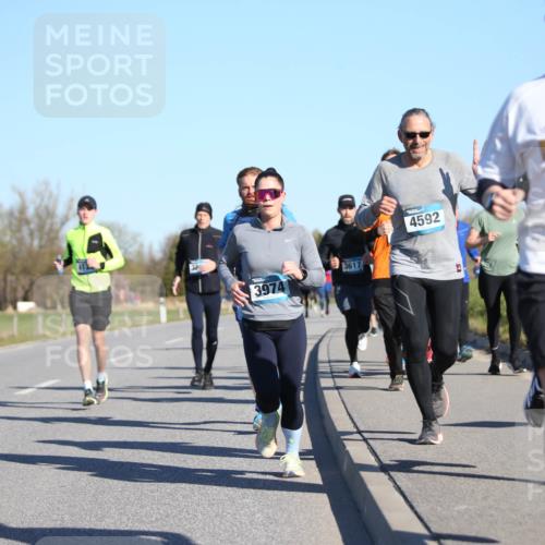 06.04.2025 - 44. Internationalen Wilhelmsburger Insellauf Jannik Wohlers http://msf.ph/oto/7612172 06.04.2025 09:28:16 Laufen 3974, 3617, 4592, 3178 meine-sportfotos.de