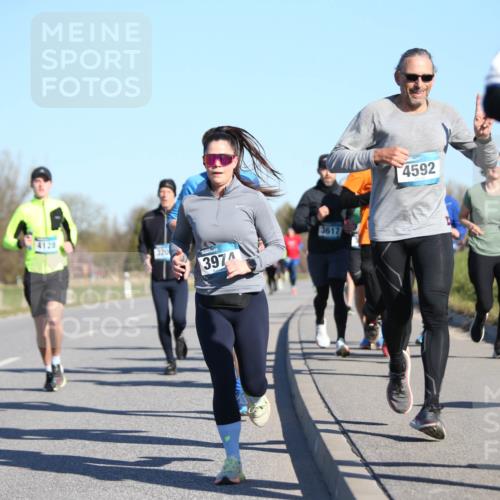 06.04.2025 - 44. Internationalen Wilhelmsburger Insellauf Jannik Wohlers http://msf.ph/oto/7612179 06.04.2025 09:28:16 Laufen 4128, 320, 3974, 3617, 4592 meine-sportfotos.de