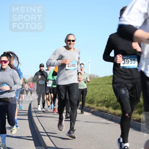 06.04.2025 - 44. Internationalen Wilhelmsburger Insellauf Jannik Wohlers http://msf.ph/oto/7612188 06.04.2025 09:28:17 Laufen 4128, 3617, 3709, 4592, 3995, 31 meine-sportfotos.de