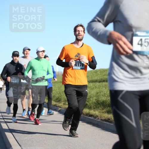06.04.2025 - 44. Internationalen Wilhelmsburger Insellauf Jannik Wohlers http://msf.ph/oto/7612204 06.04.2025 09:28:18 Laufen 3617, 206, 4178, 4592 meine-sportfotos.de