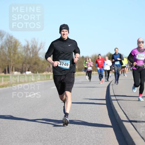 06.04.2025 - 44. Internationalen Wilhelmsburger Insellauf Jannik Wohlers http://msf.ph/oto/7612266 06.04.2025 09:28:22 Laufen 3749, 5179, 3093, 4115, 3 meine-sportfotos.de