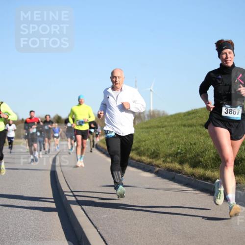 06.04.2025 - 44. Internationalen Wilhelmsburger Insellauf Jannik Wohlers http://msf.ph/oto/7612377 06.04.2025 09:28:32 Laufen 118, 4455, 405, 3867 meine-sportfotos.de