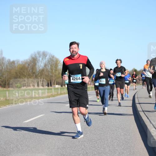 06.04.2025 - 44. Internationalen Wilhelmsburger Insellauf Jannik Wohlers http://msf.ph/oto/7612414 06.04.2025 09:28:37 Laufen 4264, 4536, 4130, 4342 meine-sportfotos.de