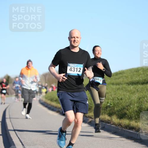 06.04.2025 - 44. Internationalen Wilhelmsburger Insellauf Jannik Wohlers http://msf.ph/oto/7612424 06.04.2025 09:28:38 Laufen 4130, 4312, 3563 meine-sportfotos.de