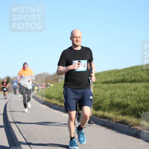 06.04.2025 - 44. Internationalen Wilhelmsburger Insellauf Jannik Wohlers http://msf.ph/oto/7612427 06.04.2025 09:28:38 Laufen 4130, 12 meine-sportfotos.de