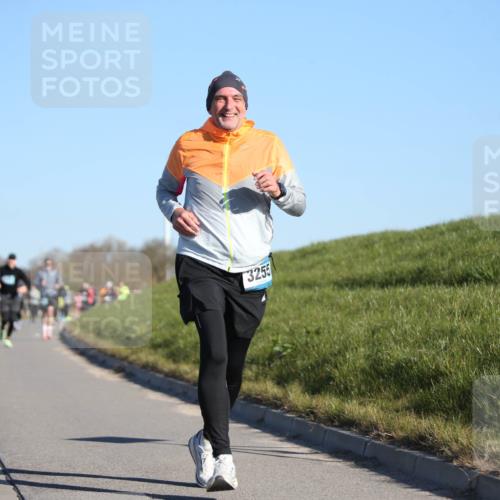06.04.2025 - 44. Internationalen Wilhelmsburger Insellauf Jannik Wohlers http://msf.ph/oto/7612475 06.04.2025 09:28:41 Laufen 3255 meine-sportfotos.de