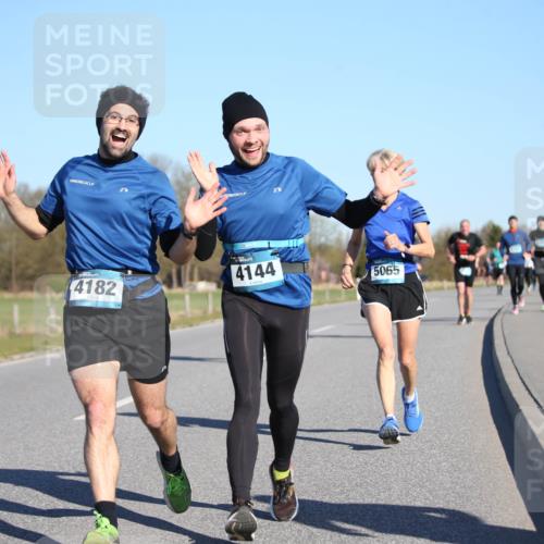 06.04.2025 - 44. Internationalen Wilhelmsburger Insellauf Jannik Wohlers http://msf.ph/oto/7612486 06.04.2025 09:28:42 Laufen 4182, 4144, 5065 meine-sportfotos.de