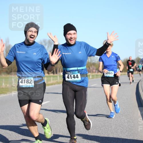 06.04.2025 - 44. Internationalen Wilhelmsburger Insellauf Jannik Wohlers http://msf.ph/oto/7612490 06.04.2025 09:28:43 Laufen 4182, 4144, 5065 meine-sportfotos.de