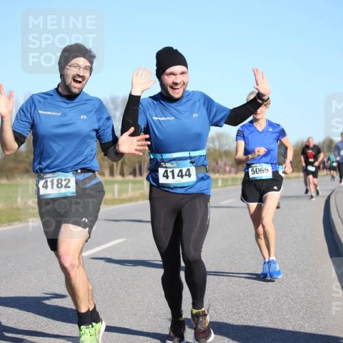 06.04.2025 - 44. Internationalen Wilhelmsburger Insellauf Jannik Wohlers http://msf.ph/oto/7612493 06.04.2025 09:28:43 Laufen 4182, 4144, 5065 meine-sportfotos.de