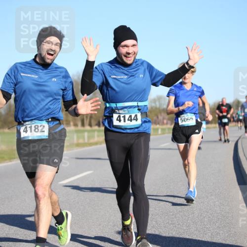 06.04.2025 - 44. Internationalen Wilhelmsburger Insellauf Jannik Wohlers http://msf.ph/oto/7612495 06.04.2025 09:28:43 Laufen 4182, 4144, 5065 meine-sportfotos.de
