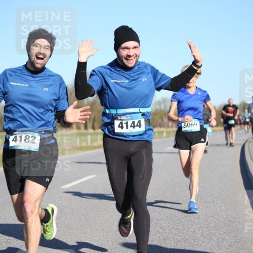 06.04.2025 - 44. Internationalen Wilhelmsburger Insellauf Jannik Wohlers http://msf.ph/oto/7612497 06.04.2025 09:28:43 Laufen 4182, 4144, 5065 meine-sportfotos.de